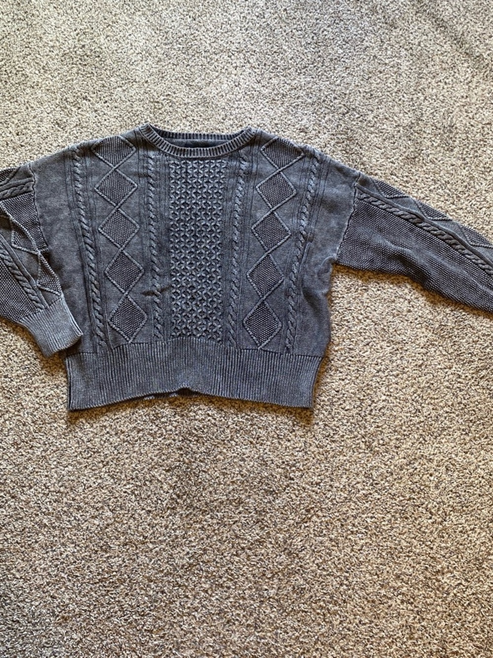 Social Scene Women’s  Gray and Black Cable-Knit Cropped Crewneck Sweater Sz L